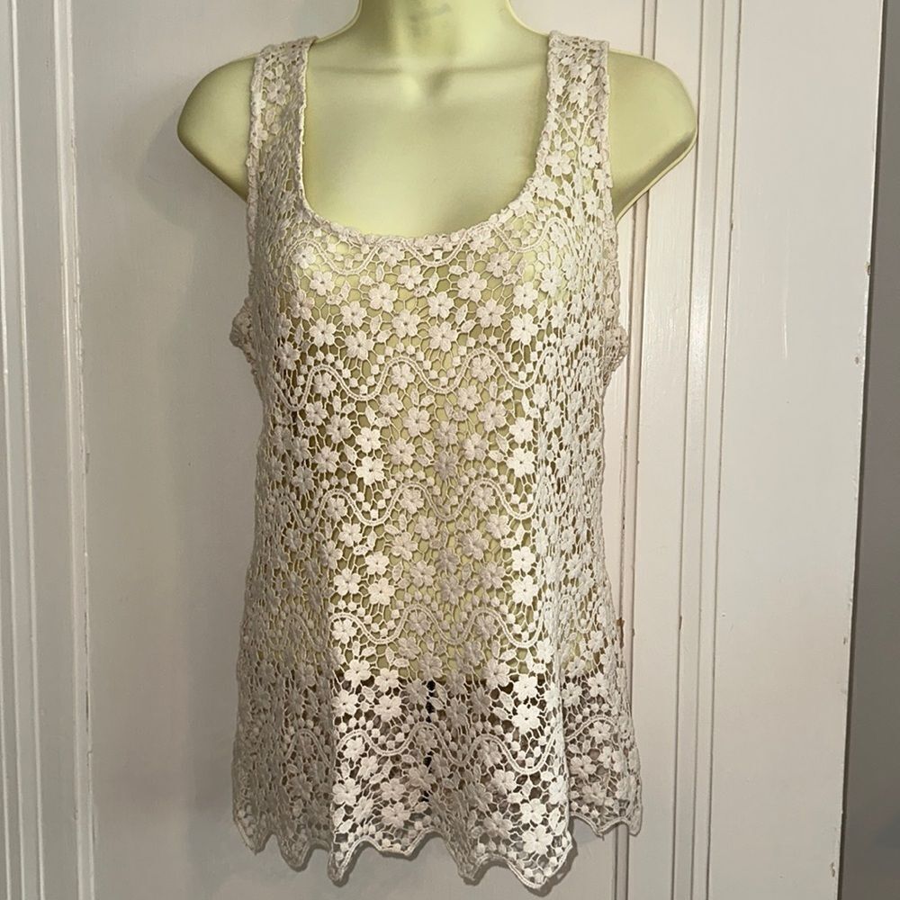 See Thru Soul off white/cream floral crochet lace‎ tank top that zips up back